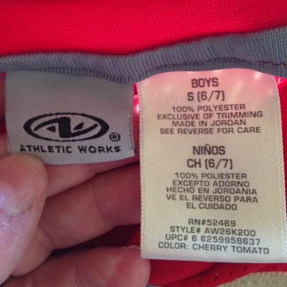 Youth sleeveless top. - Picture 3 of 3