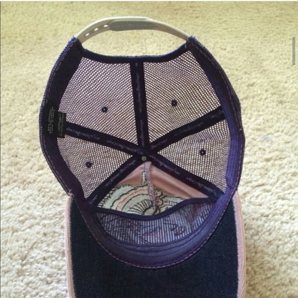 💋 DONATED Baseball or trucker Cap - Picture 3 of 3