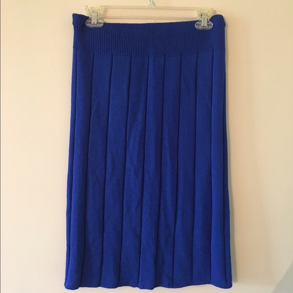 Blue skirt - Picture 2 of 3