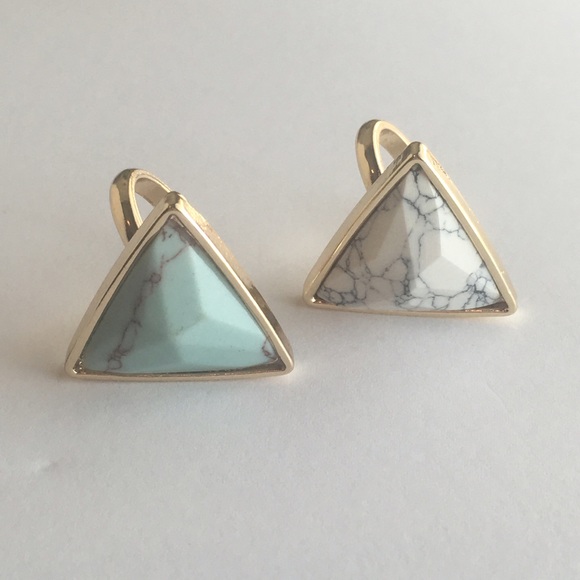 NWOT ❤️ Triangle Rings - Picture 2 of 2