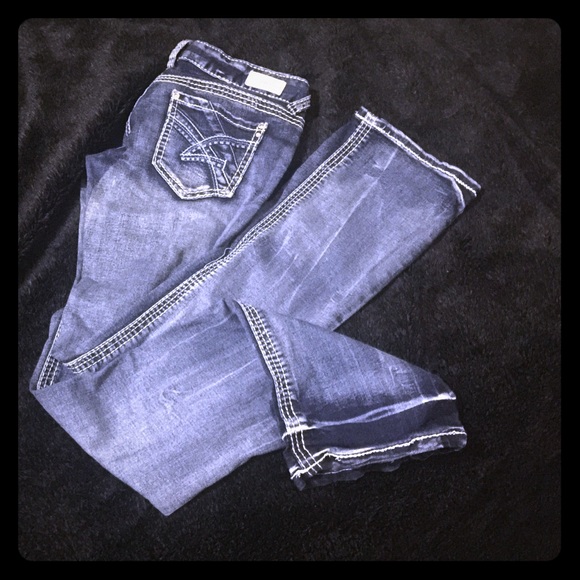 Size 3 Amethyst slim boot cut Jeans