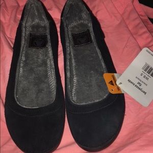 Crocs "berries said suede flat"