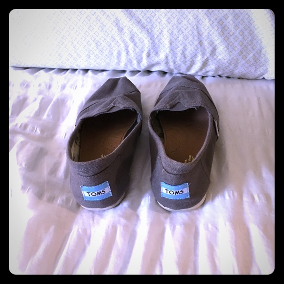 Gray TOMS, Size 6.5