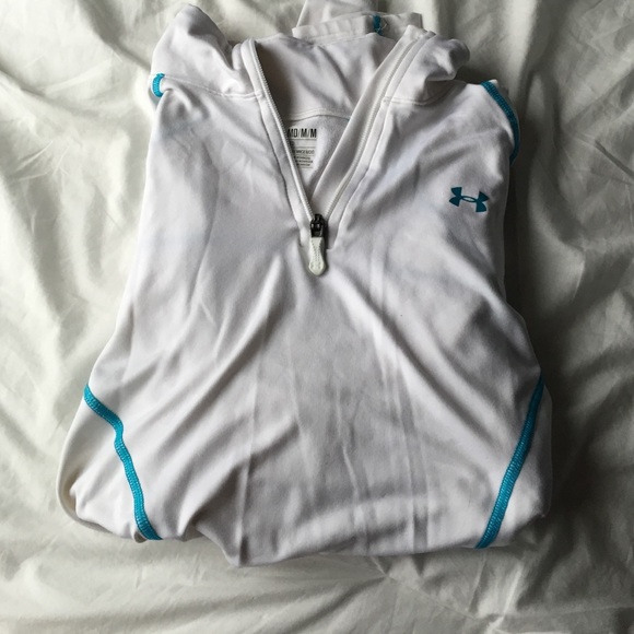 White under armour running shirt