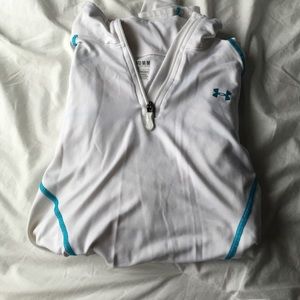 White under armour running shirt