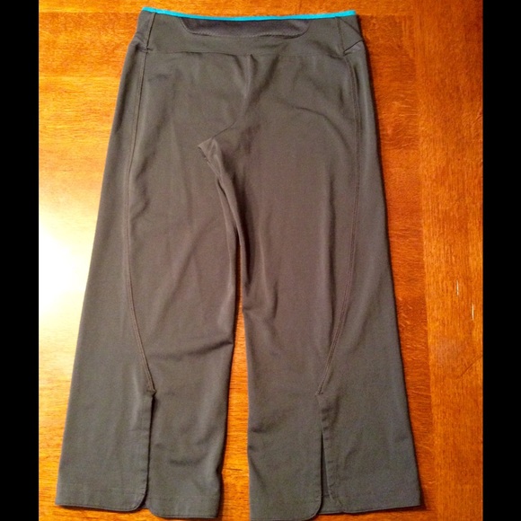 💕Adidas cropped pant.💕 - Picture 2 of 4