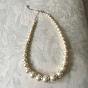 Beautiful (feaux) pearl necklace