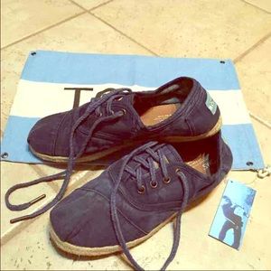 TOMS Navy Blue Cordones Size 7.5