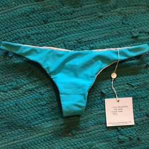 Acacia azure axel bottoms