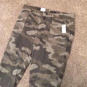 Gap skinny camo pants