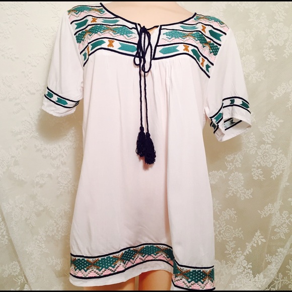 White peasant top with multicolor embroidery. - Picture 2 of 4