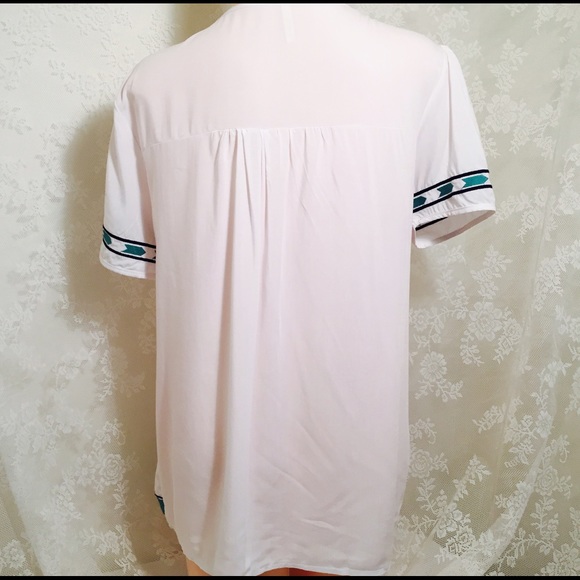 White peasant top with multicolor embroidery. - Picture 4 of 4