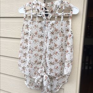 Flowy Sleeveless Floral Shirt with Tie in Front