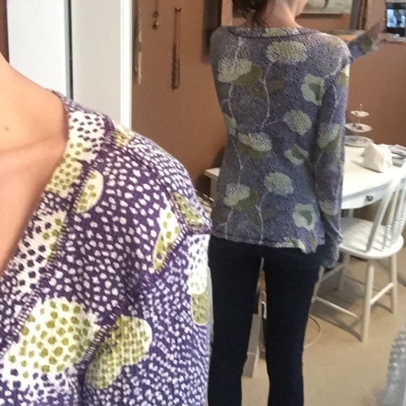 Long sleeve patterned tee! - Picture 2 of 4