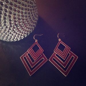 💎 Maroon diamond shaped dangling earrings!💎