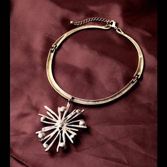 • SALE • Vintage Style Metal Star Necklace • - Picture 3 of 4