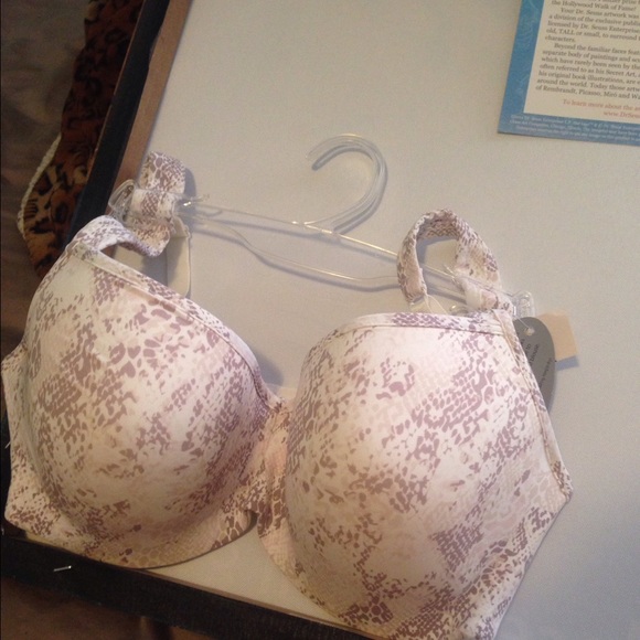 ON SALE Le Mystere Full fit Smooth 34 D BRAND NEW!