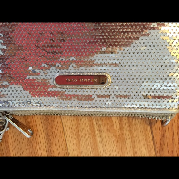 Silver sequined clutch - Picture 2 of 3