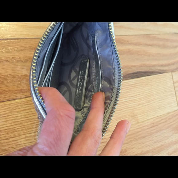 Silver sequined clutch - Picture 3 of 3