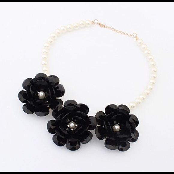 🐚 Flowers & Pearls Necklace 🐚