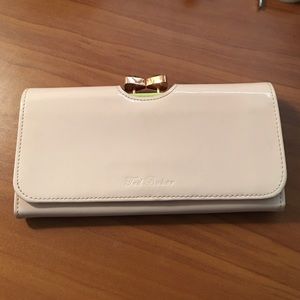 Used Ted Baker Titiana wallet with bow clasp
