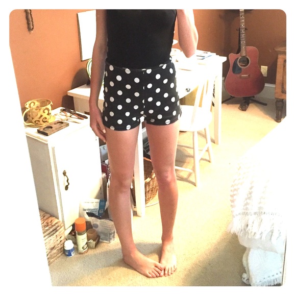 Highwaisted Black+ white polkadot shorts. Vintage!