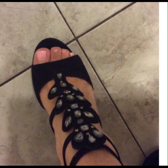 Sale 🎉Pelle Moda 💋Jeweled Black Sandal💋 - Picture 4 of 7