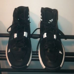 Women's basketball shoes