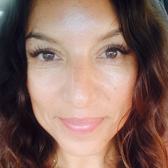 Meet your Posher, Mia - Picture 1 of 1