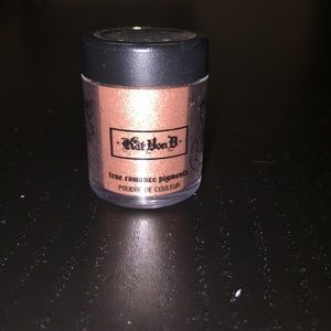 Kay Von D - True Romance Pigment in "Meditation"