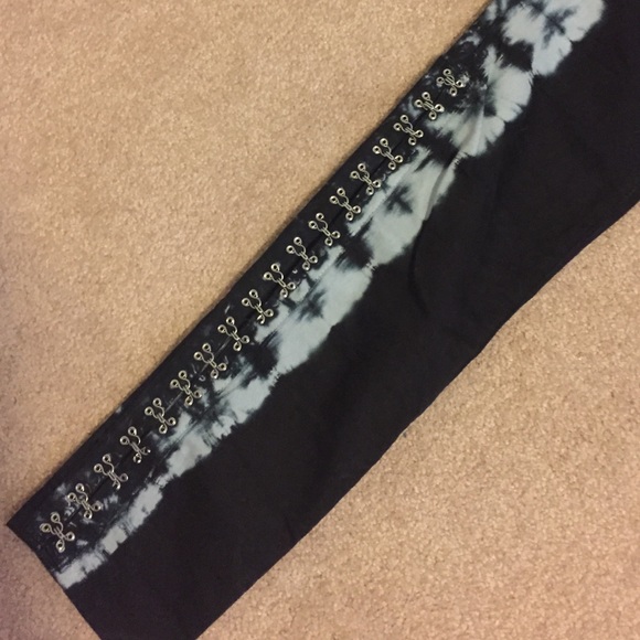 Black skinny jeans - Picture 2 of 3