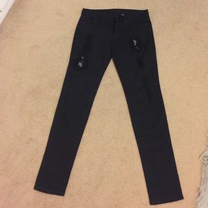 Black distressed skinny jeans