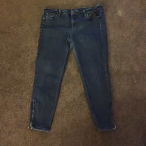 LOFT skinny ankle Jean with zipper. Dark blue.