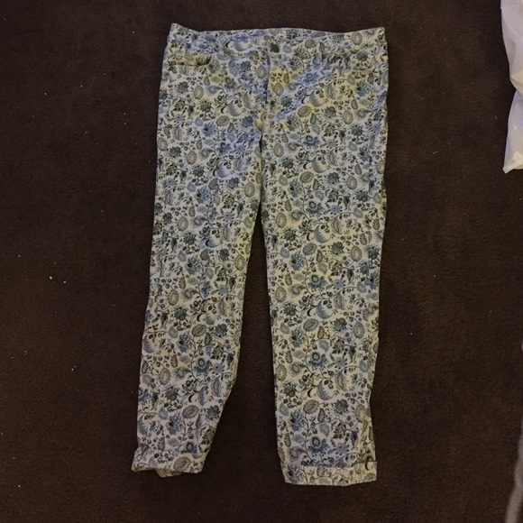 LOFT paisley print modern skinny crop Jean.