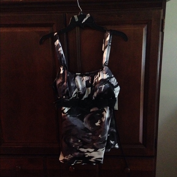 Top - Picture 2 of 3