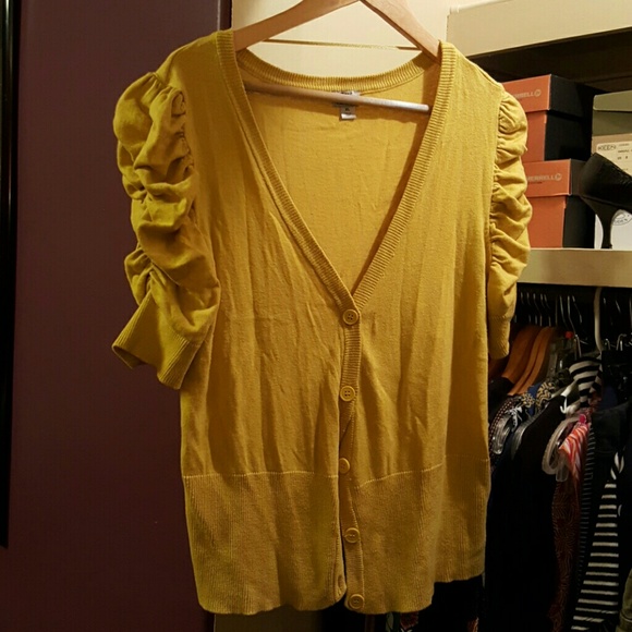 Short sleeve cardi