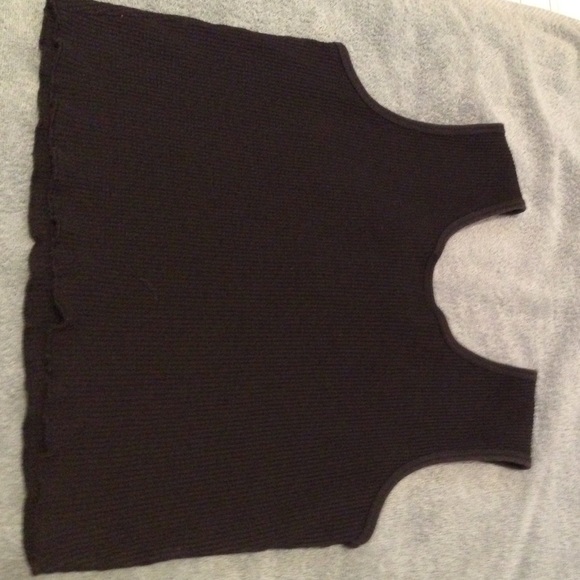 Black tank with embroidered horses - Picture 3 of 3