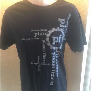 Planet fitness tee size small