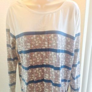 Large long sleeve American eagle tee