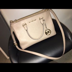Micheal Kors Purse & Wallet