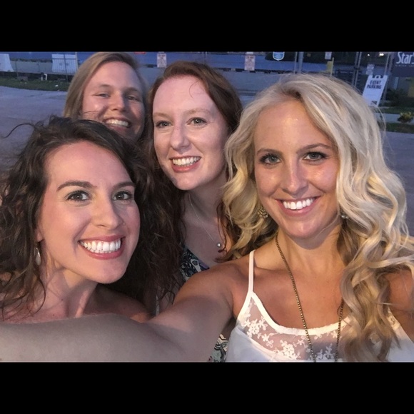 Meet your Posher, Courtney - Picture 1 of 1