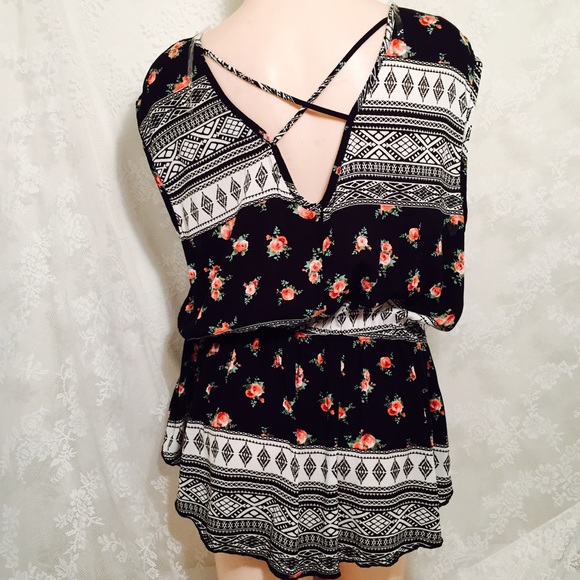 Floral crop top. - Picture 4 of 4