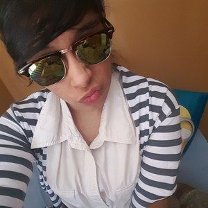 Meet your Posher, Mona