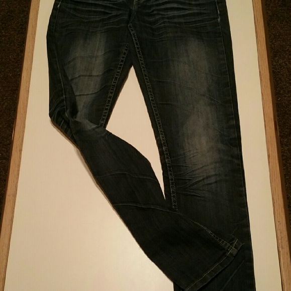 Straight to the point jeans. - Picture 1 of 4