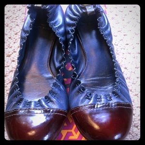 Tory Burch Abbey flats. Navy/wine color combo