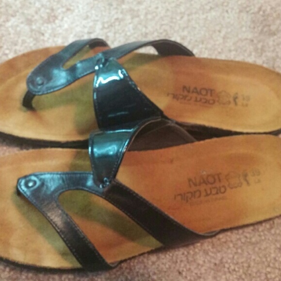 Size 8 women's noat black sandals