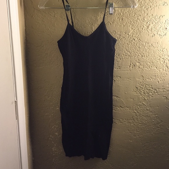 Underline black dress