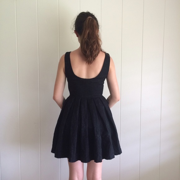 Zara Dresses & Skirts - ✂️LOWEST PRICE✂️ Zara black tapestry pleated dress