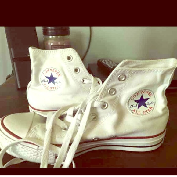Converse - White high tops! Taking💰 offers