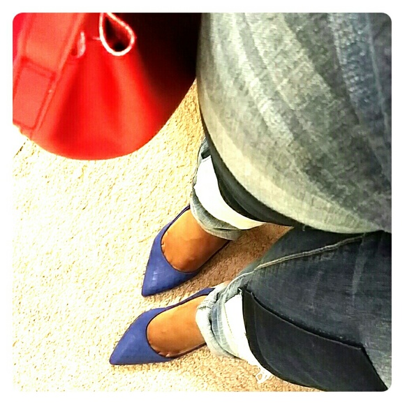   Shoes - 💵Royal blue textured pointy toe shoes
